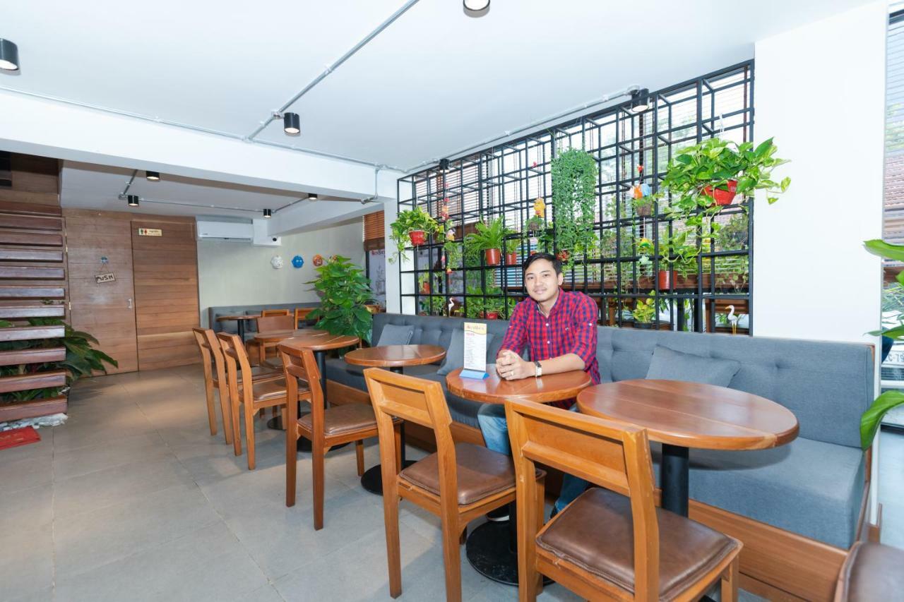 7 Days Premium Hotel Phnom Penh Exterior foto